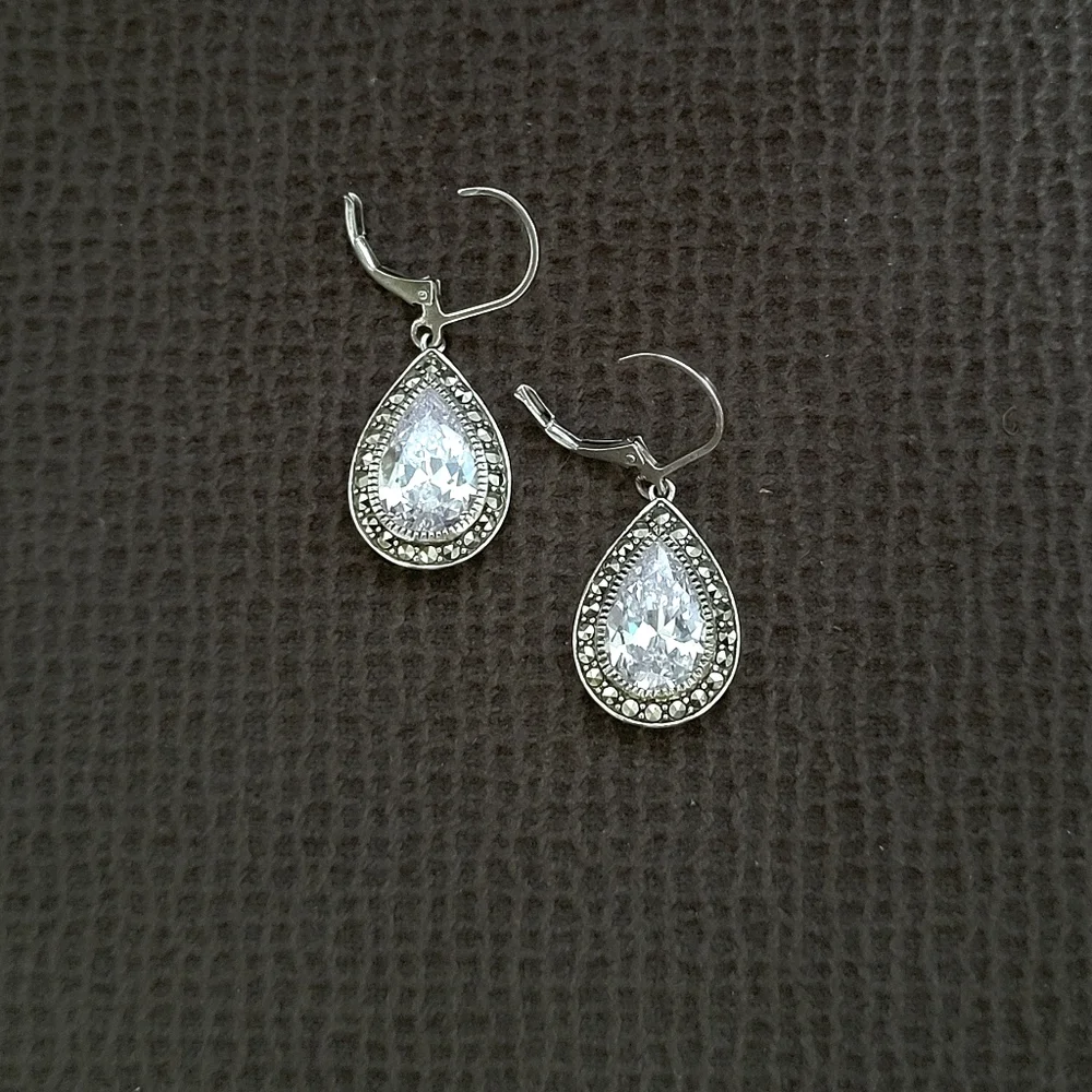 MARC Cubic Zirconia💎 Teardrop💧 Earrings with Swarovski Marcasite Gemstones - Picture 4 of 15